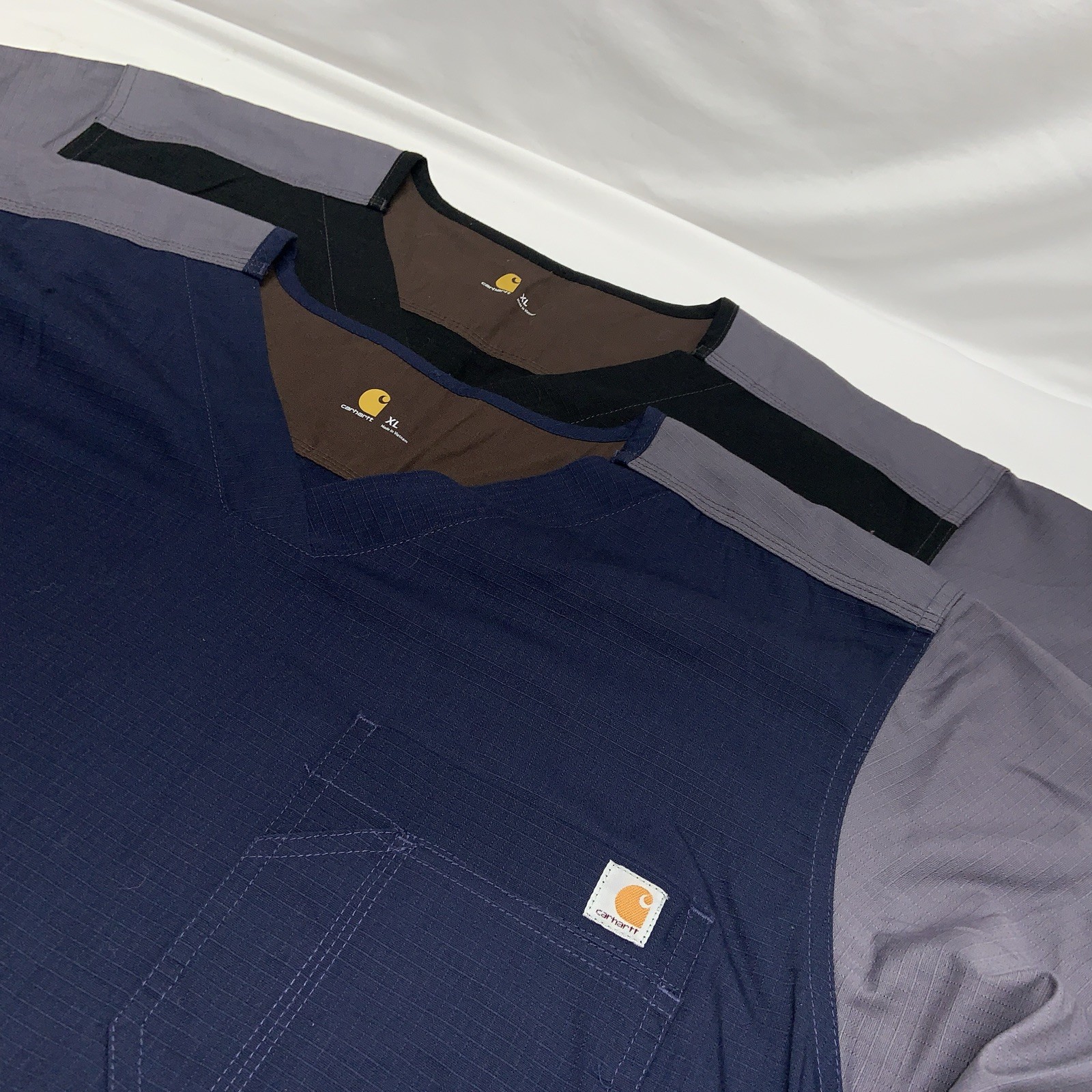 Carhartt Scrubs XL Short Sleeve Work Shirts (2)