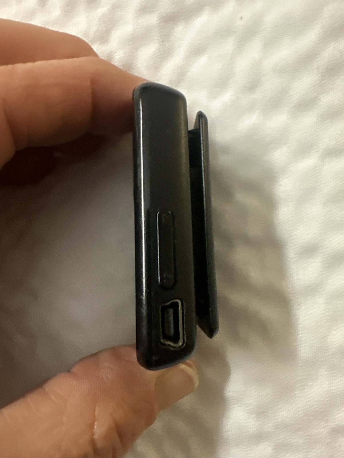 Sandisk Sansa Clip+ Clip Plus 4GB MP3 Player BUNDLE w/ USB Cable