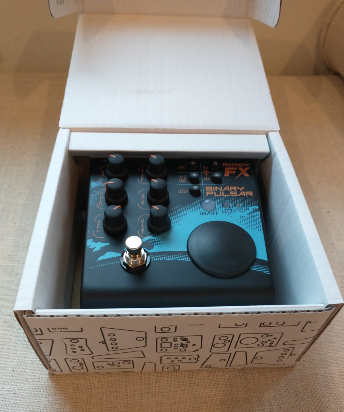 Rainger FX Binary Pulsar Stereo Sidechain, Panner & Tremolo Pedal