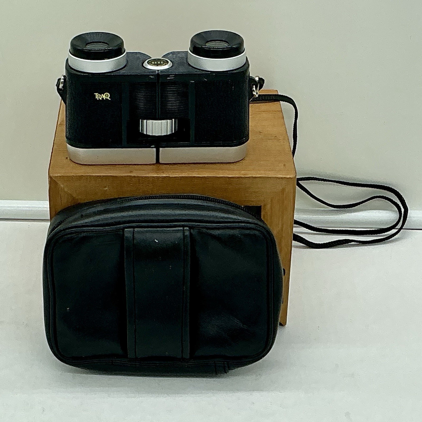 Vintage TRAQ Sports Glasses / Binoculars Coated Lens 3 X 28 w Soft Carry Case