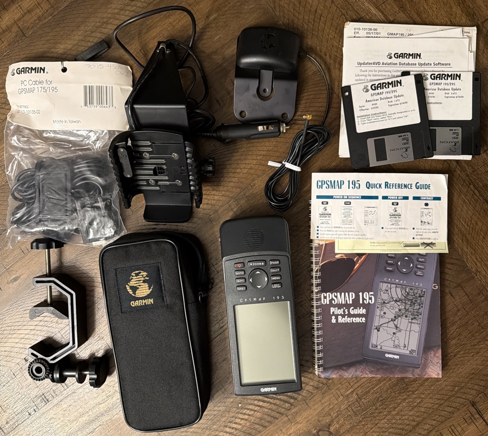 Garmin GPSMAP 195 Complete Set - Mount, Power Adapter, Antenna, Case, Etc.