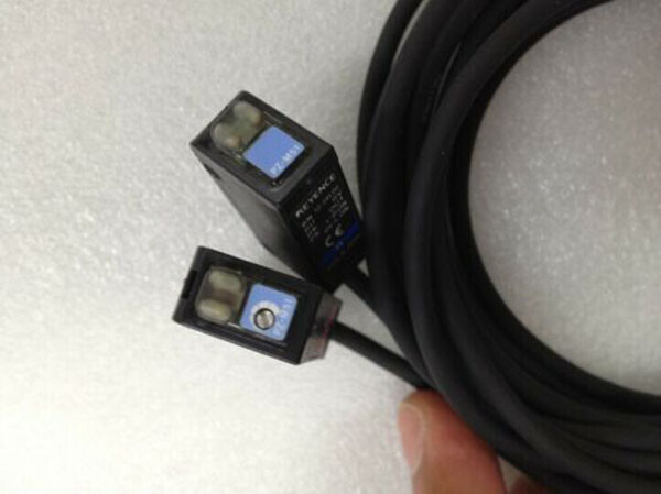 KEYENCE PZ-M51 Photoelectric Sensor Switch New