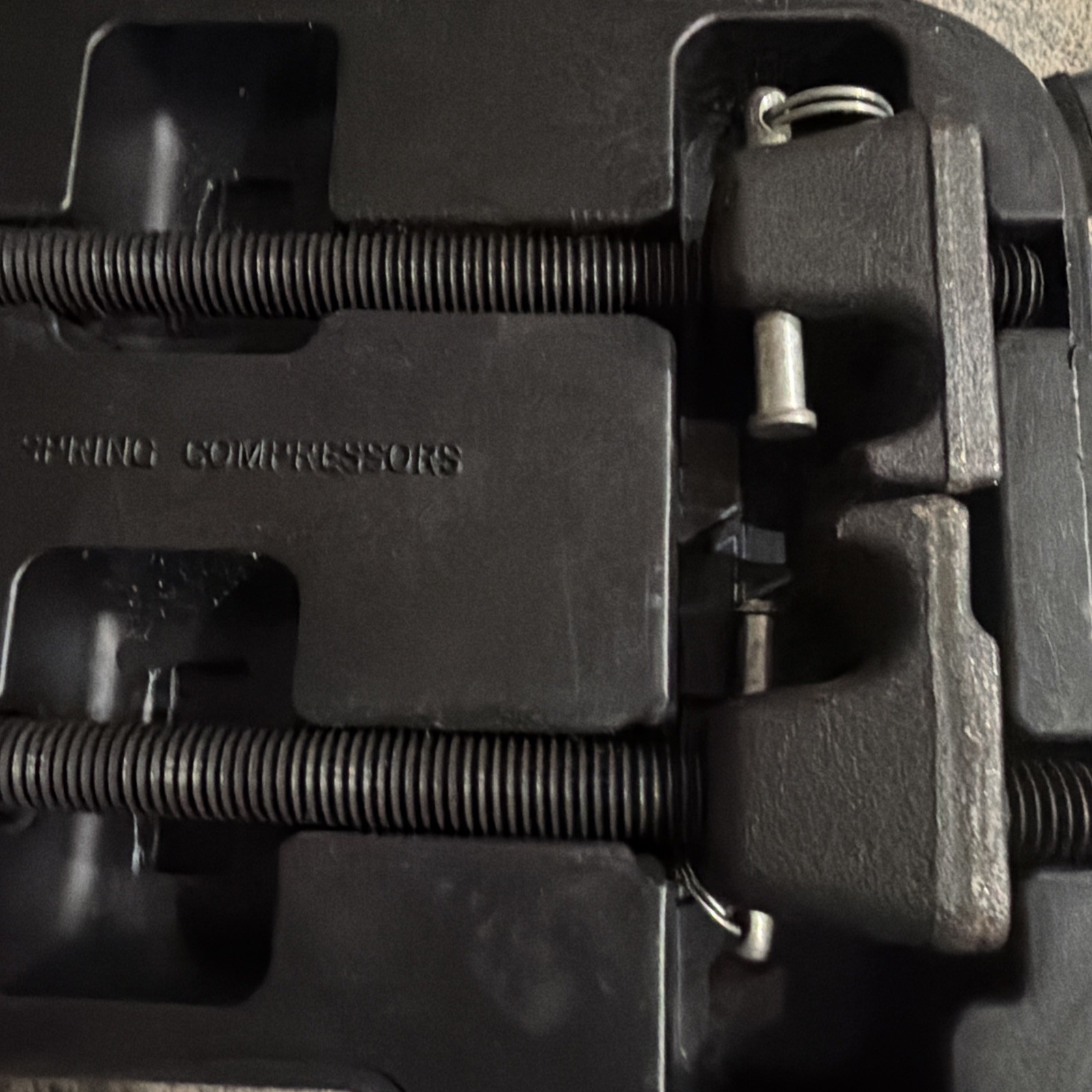 POWERBUILT AllTrade STRUT SPRING COMPRESSOR Model # 648627 Kit With Case
