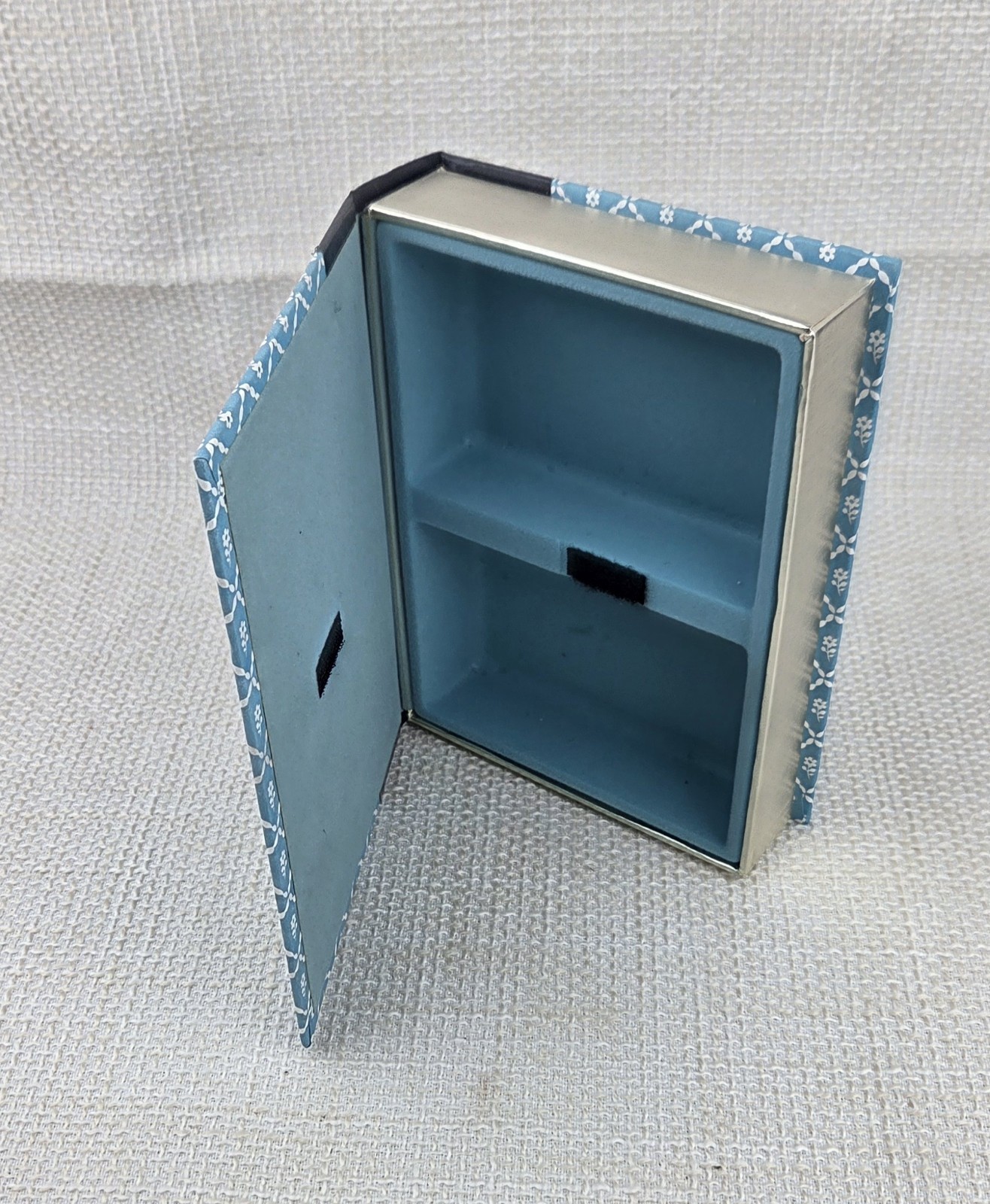 Vintage Reader's Digest Hide Away Book Keepsake Secret Storage Box Felt Lined