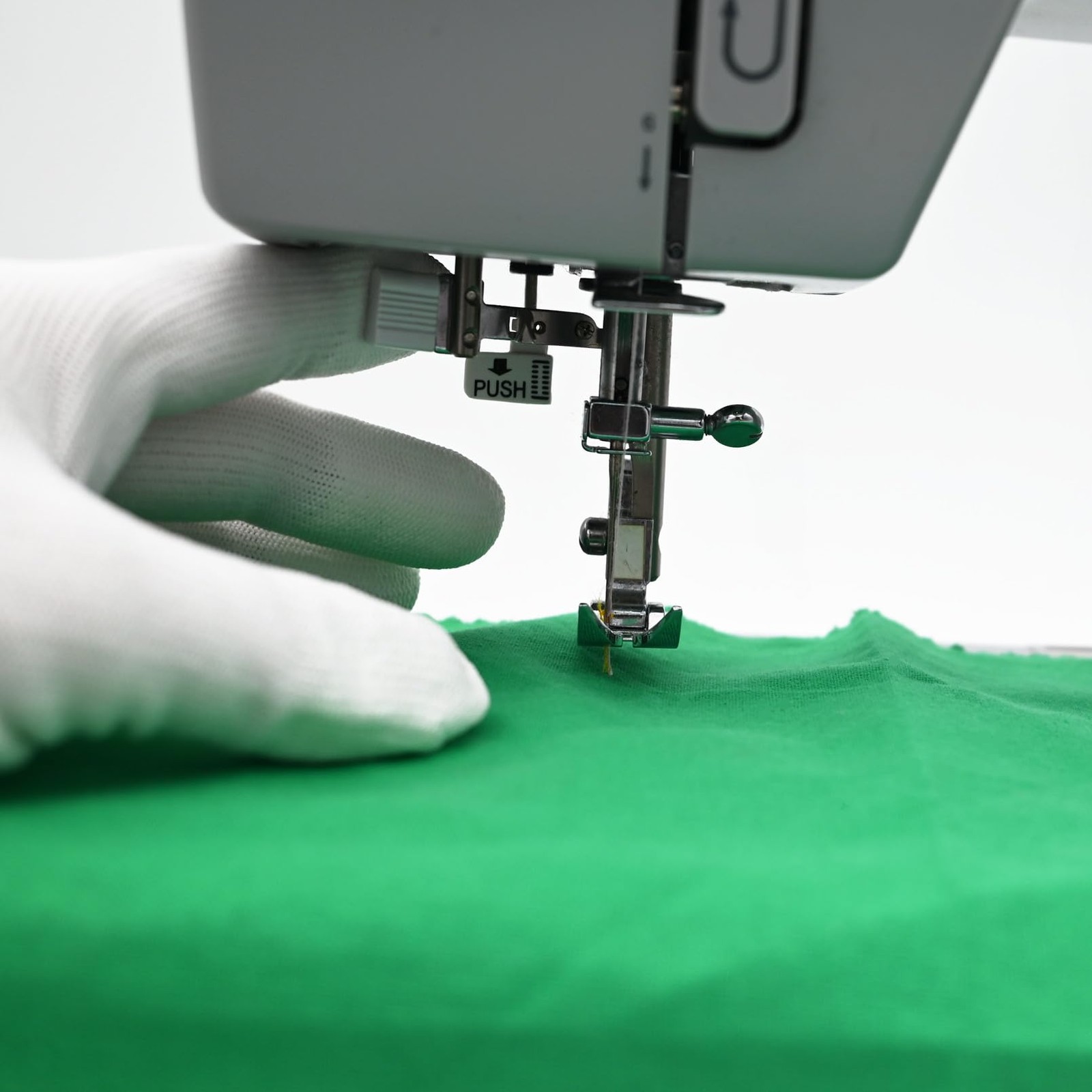 Quilting Gloves for Free-Motion Sewing (1 Pair) White