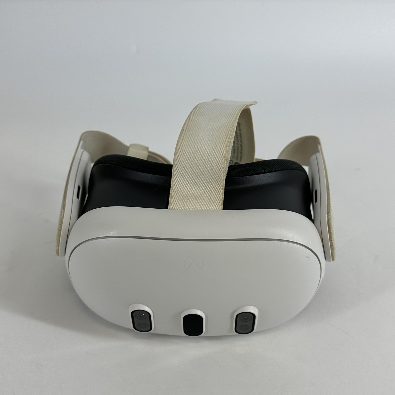 Meta Quest 3 VR Headset 128GB w/ Charger/Regular Strap - Good