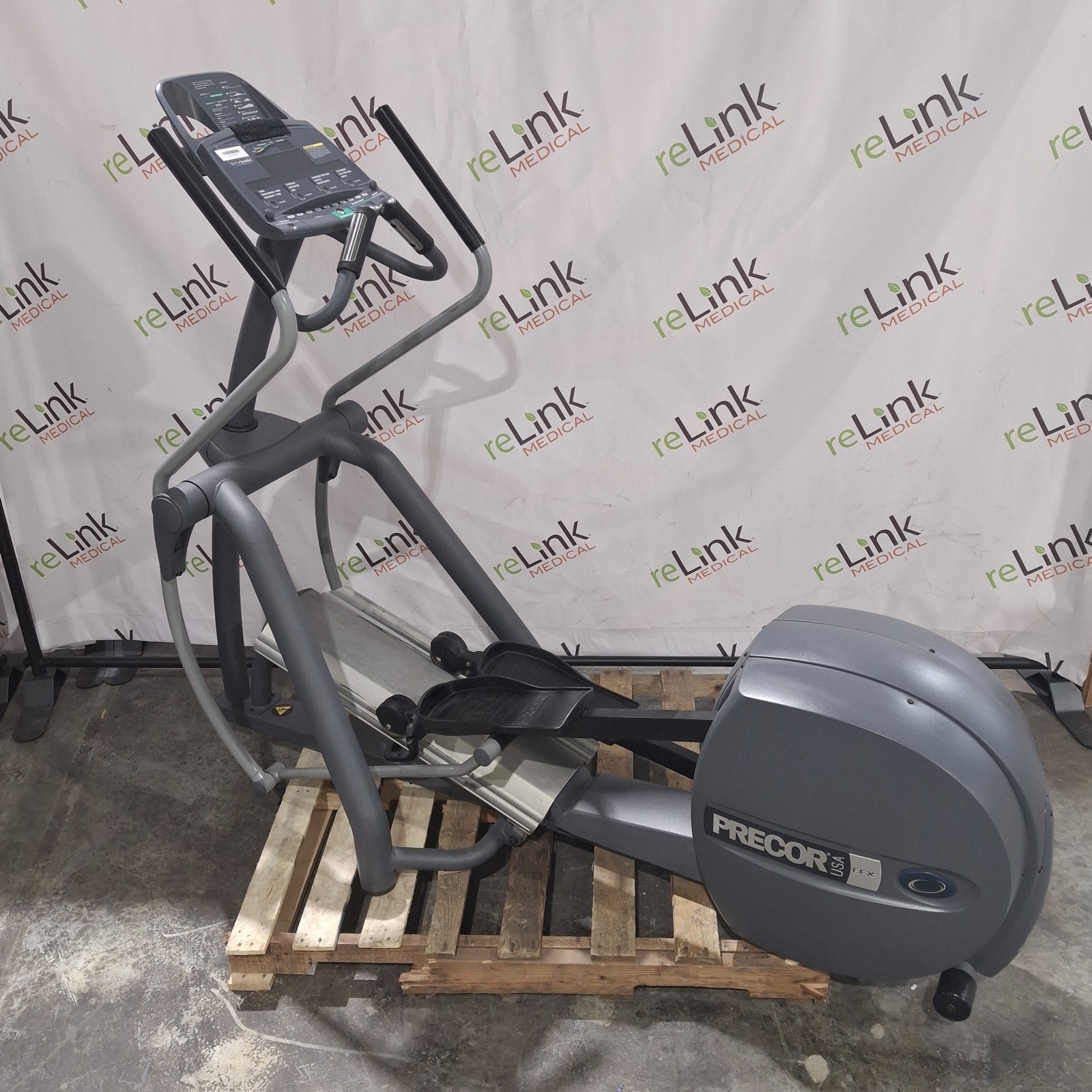 Precor USA EFX556i Elliptical Machine