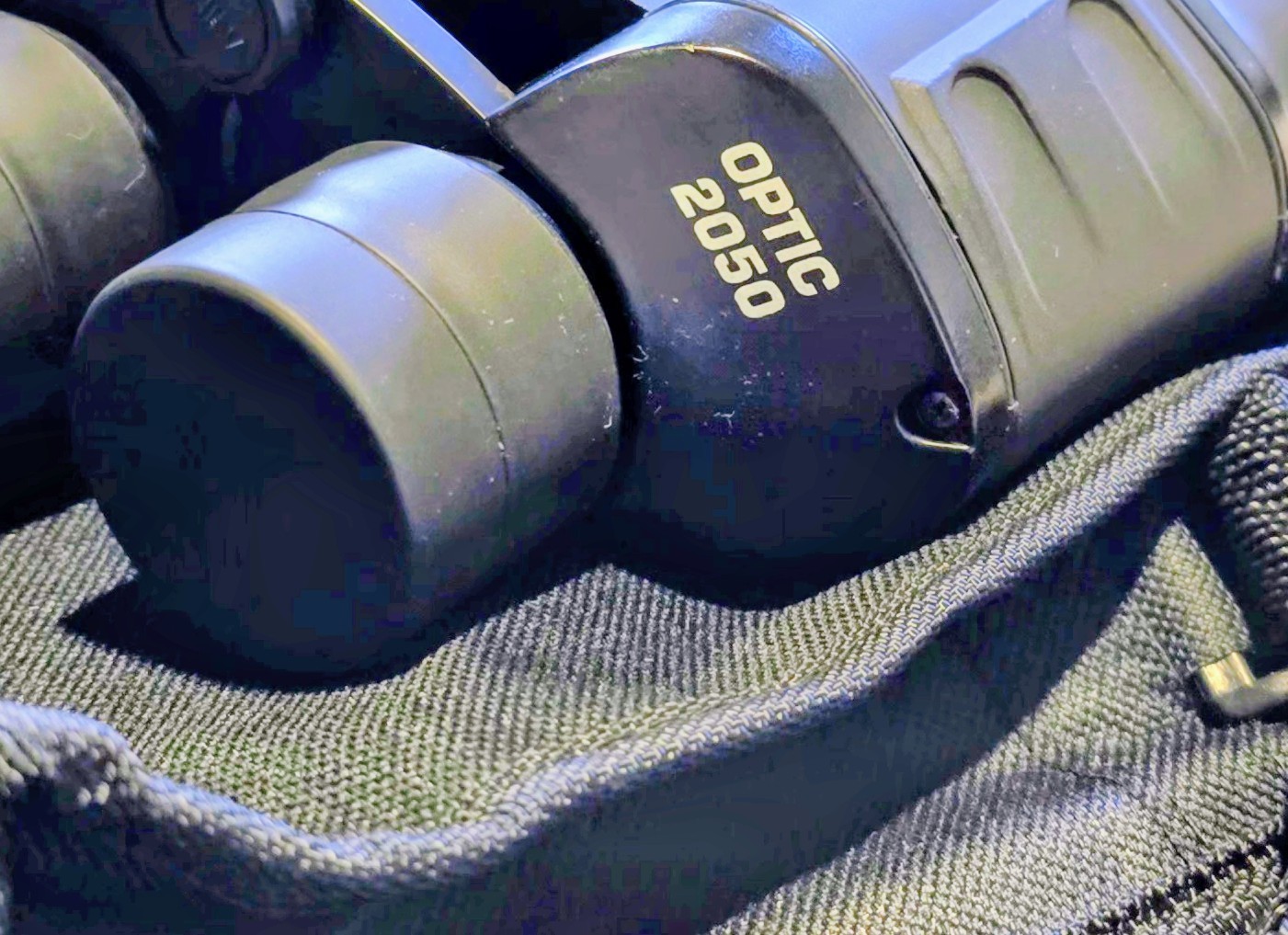 Optic 2050 Binoculars With Lens Covers and Carry Case New
