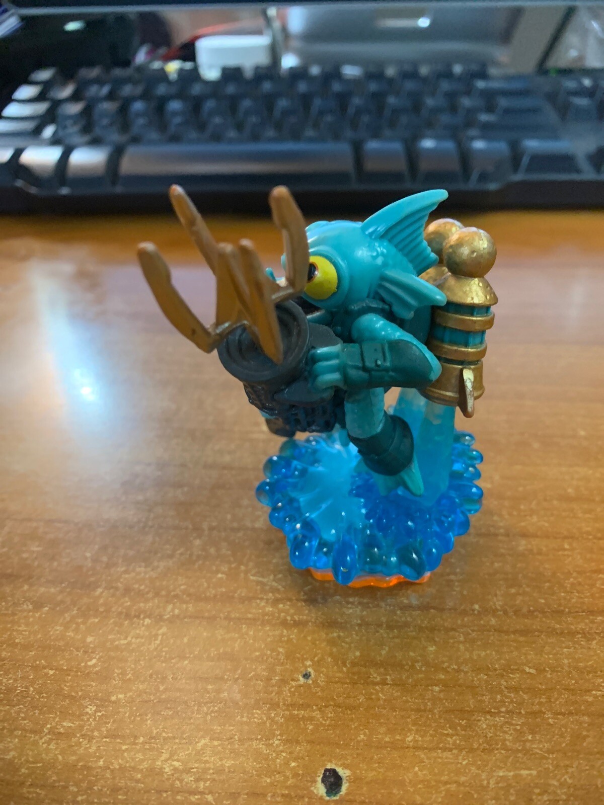 Skylanders Giants GILL GRUNT Figure Orange Base