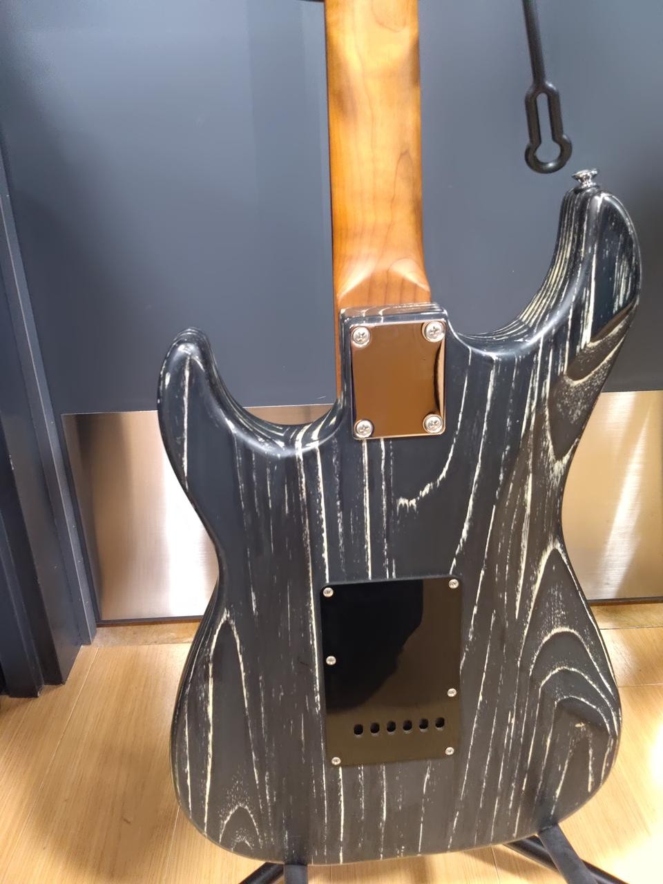 BACCHUS SGS-ASH RSM BLACK&WHITE Stratocaster type