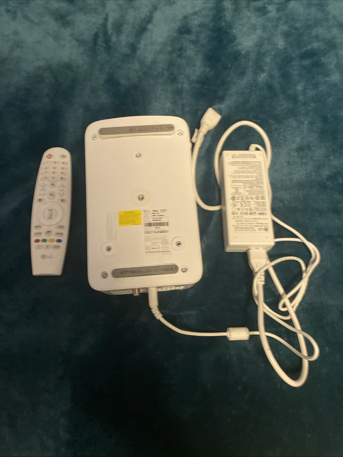 LG CineBeam HF60LA