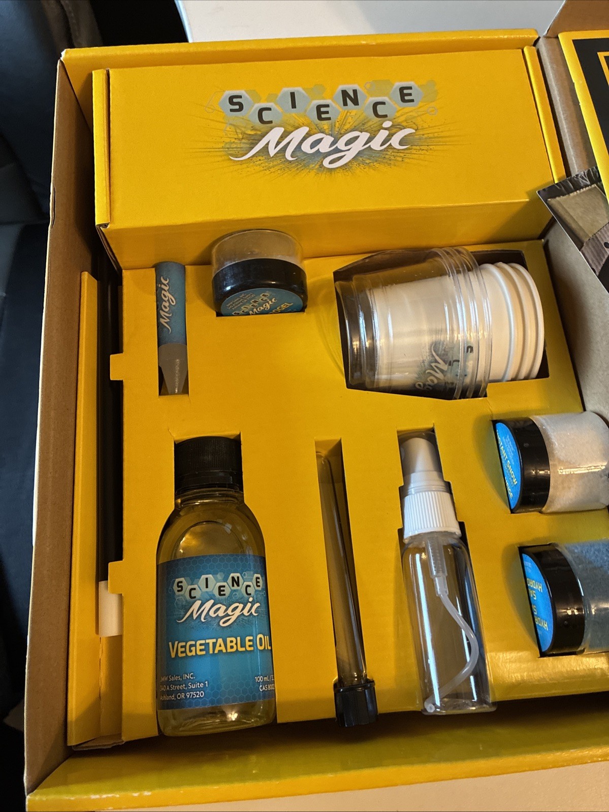 National Geographic Magic Set STEM 50 Tricks with Instructions & Learning Guide