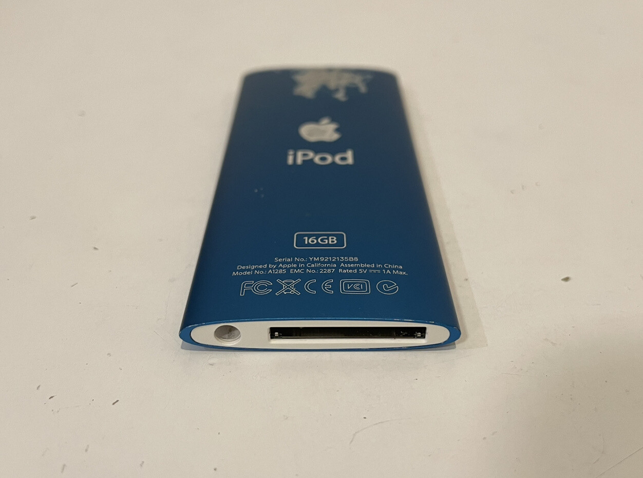 Apple iPod nano 4th Generation Chromatic Blue (16 GB)