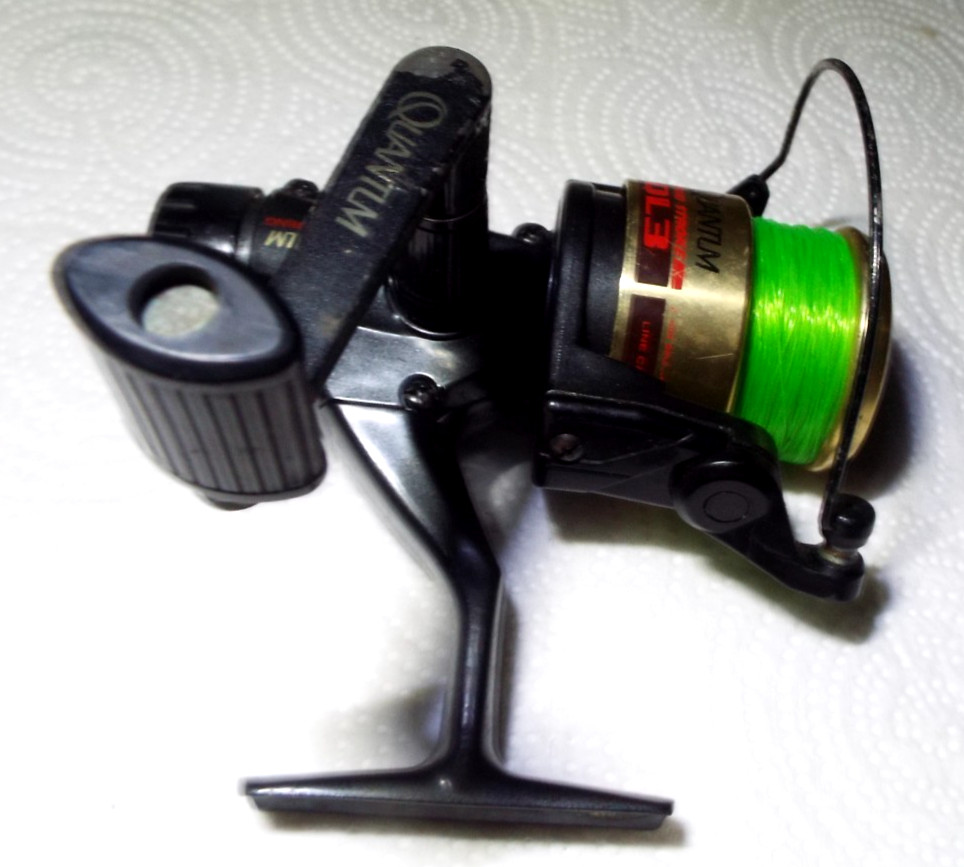 7 VINTAGE FISHING REELS WITH SOME EXTRA SPOOLS GARCIA, QUANTAM ETC.... READ!!!