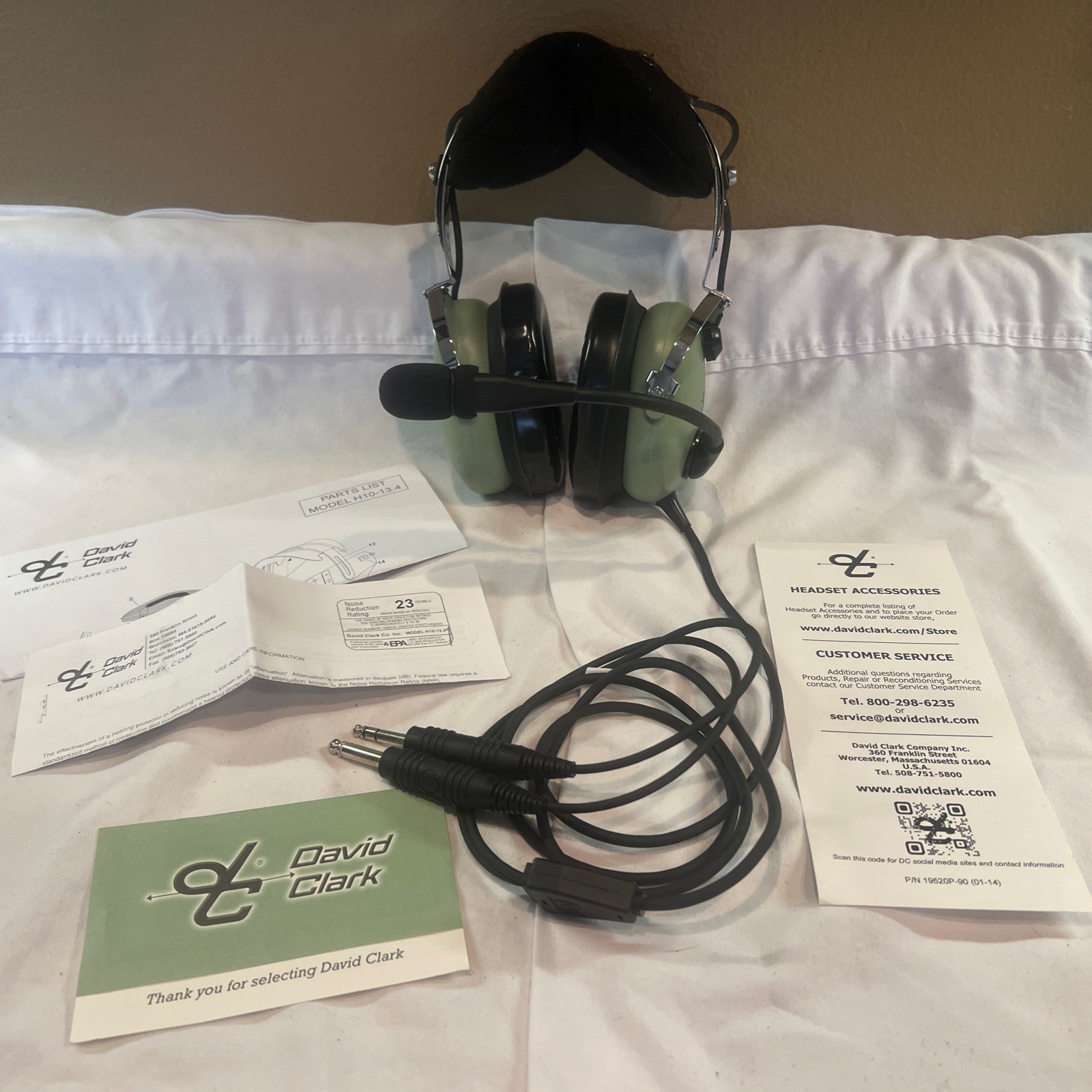 DAVID CLARK H10-13.4 HEADSET DUAL PLUG  AIRPLANE AVIATION HEADPHONES WW SHIPPING