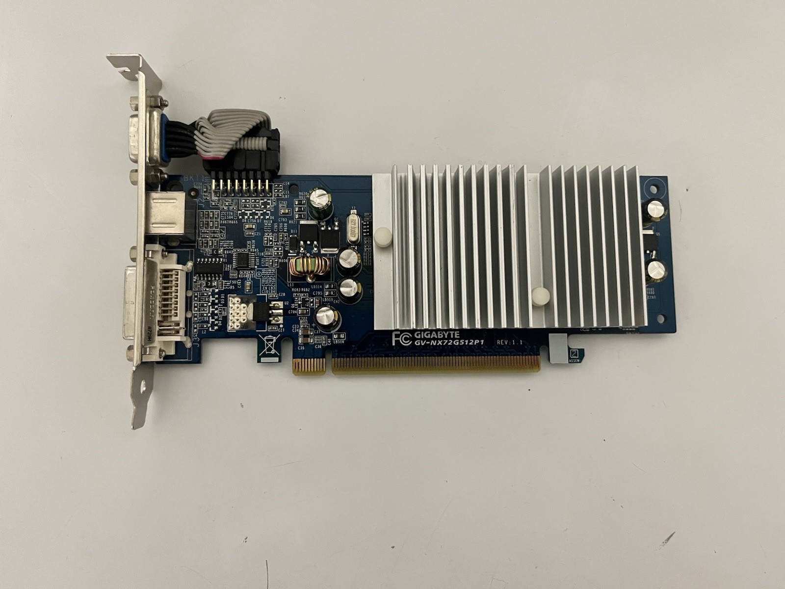 GIGABYTE GV-NX72G512P2 REV 1.1 512MB VGA DVI VID (UNTESTED)