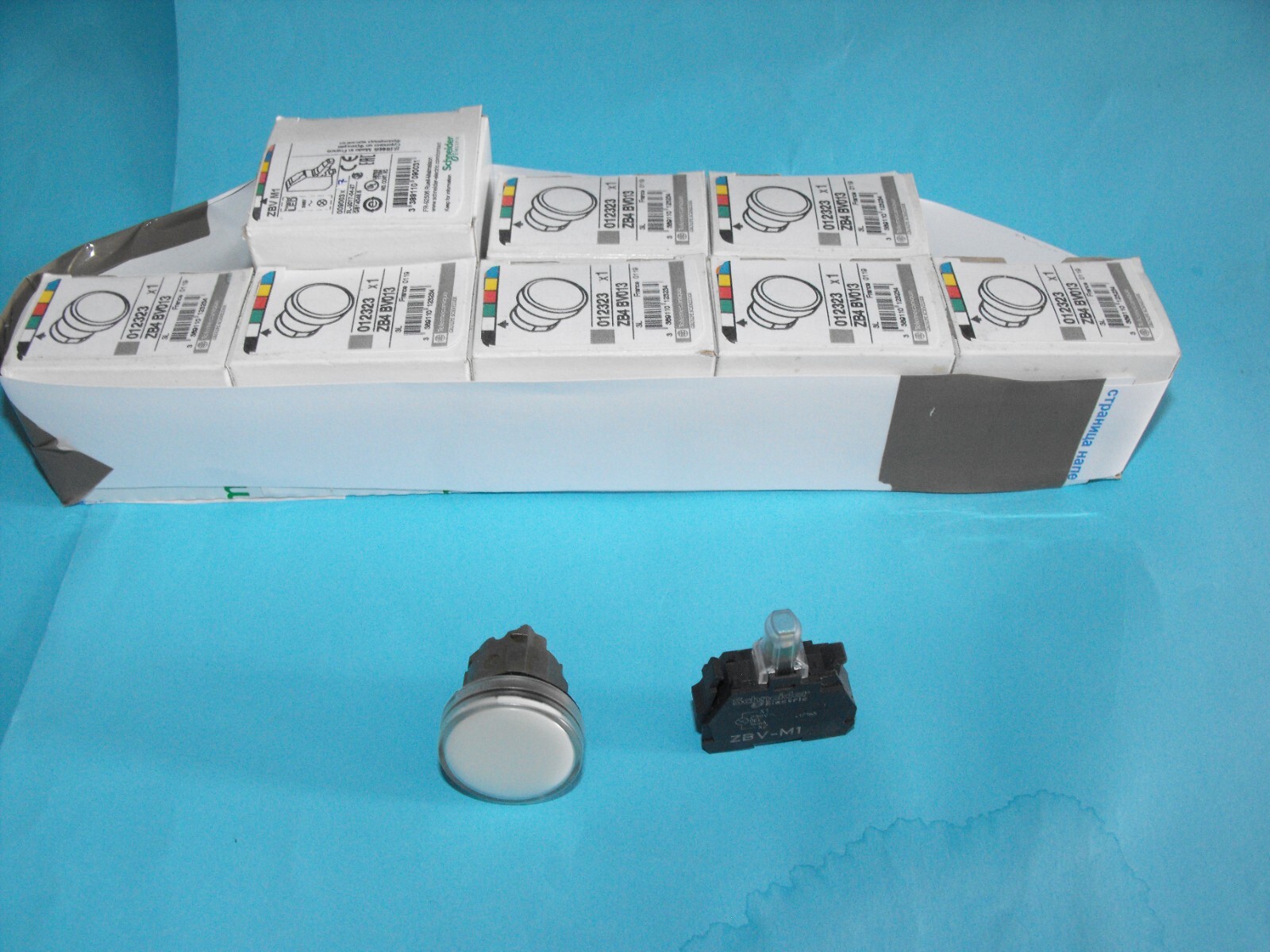 Schneider Electric.TELEMECANIQUE.ZB4-BV013+ZBVM1.230V LED.(LOT7PCS).NEW