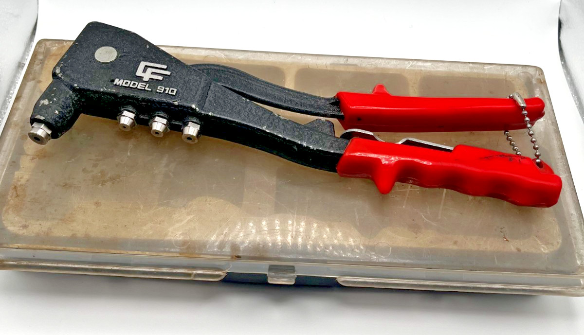 Central Forge Model 910 Hand Riveter Rivet Gun Tool with Case & Tips
