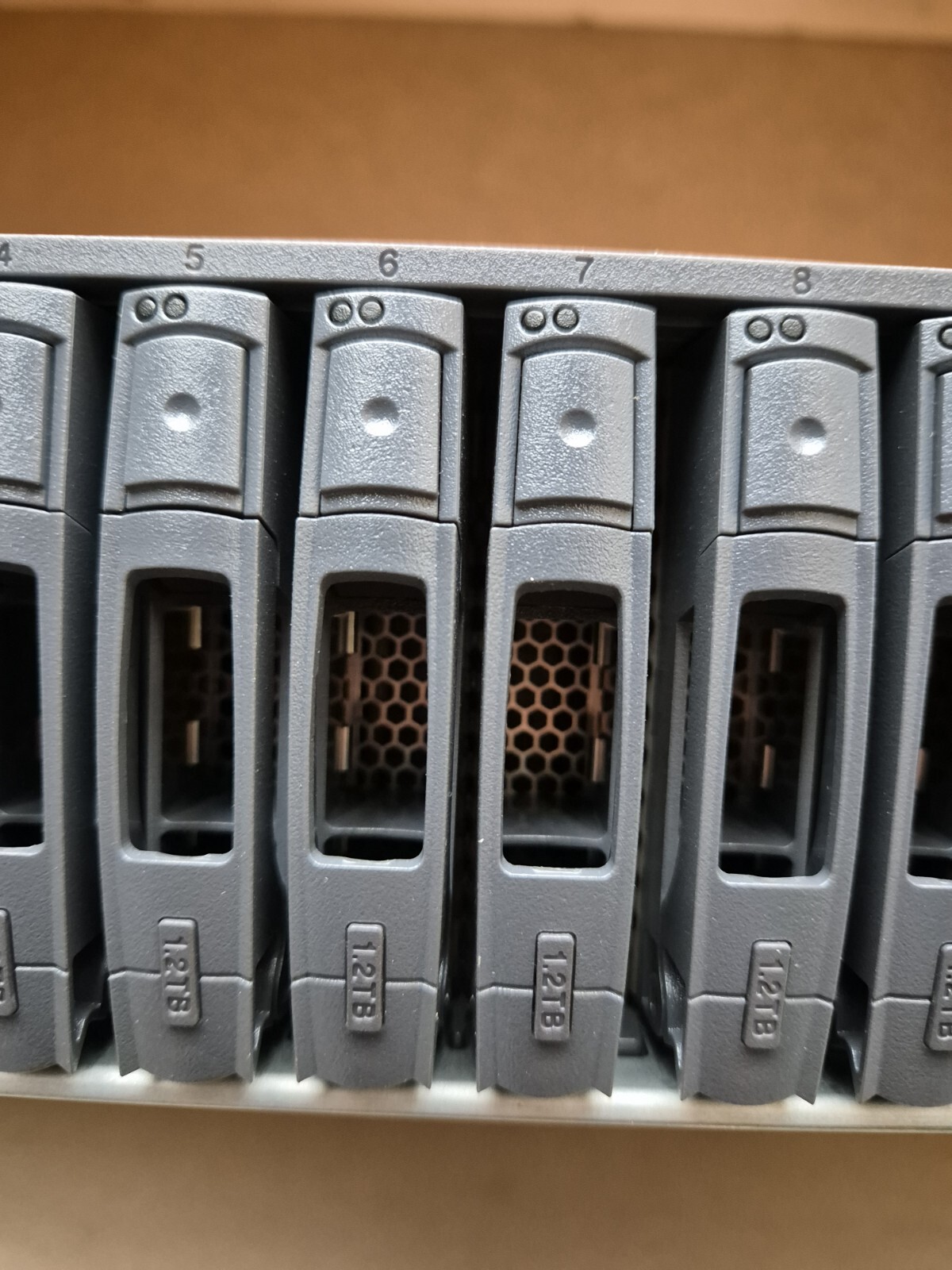 Netapp NAJ-1501 / 24x 1.2TB 12GBPS SFF / 2x IOM12 / 2 x 913w / FAS8200 / 224C
