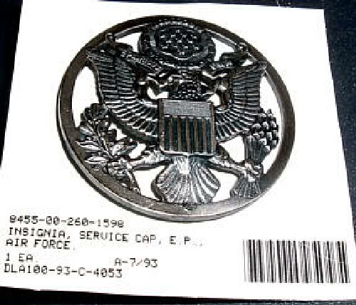 USAF Enlisted Personnel Cap Badge 1993, mint on card military surplus