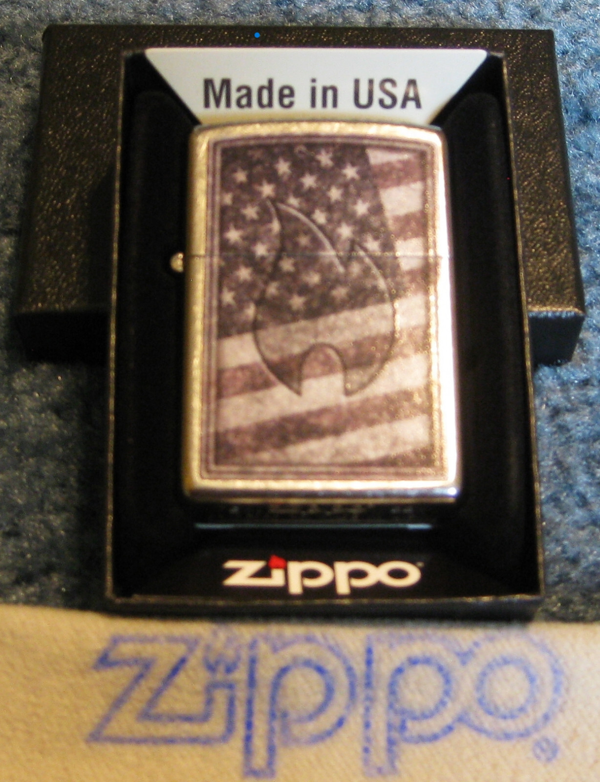 ZIPPO AMERICANA Lighter FLAME DESIGN 48180 Sealed NEW IN BOX Flag STARS & STRIPS