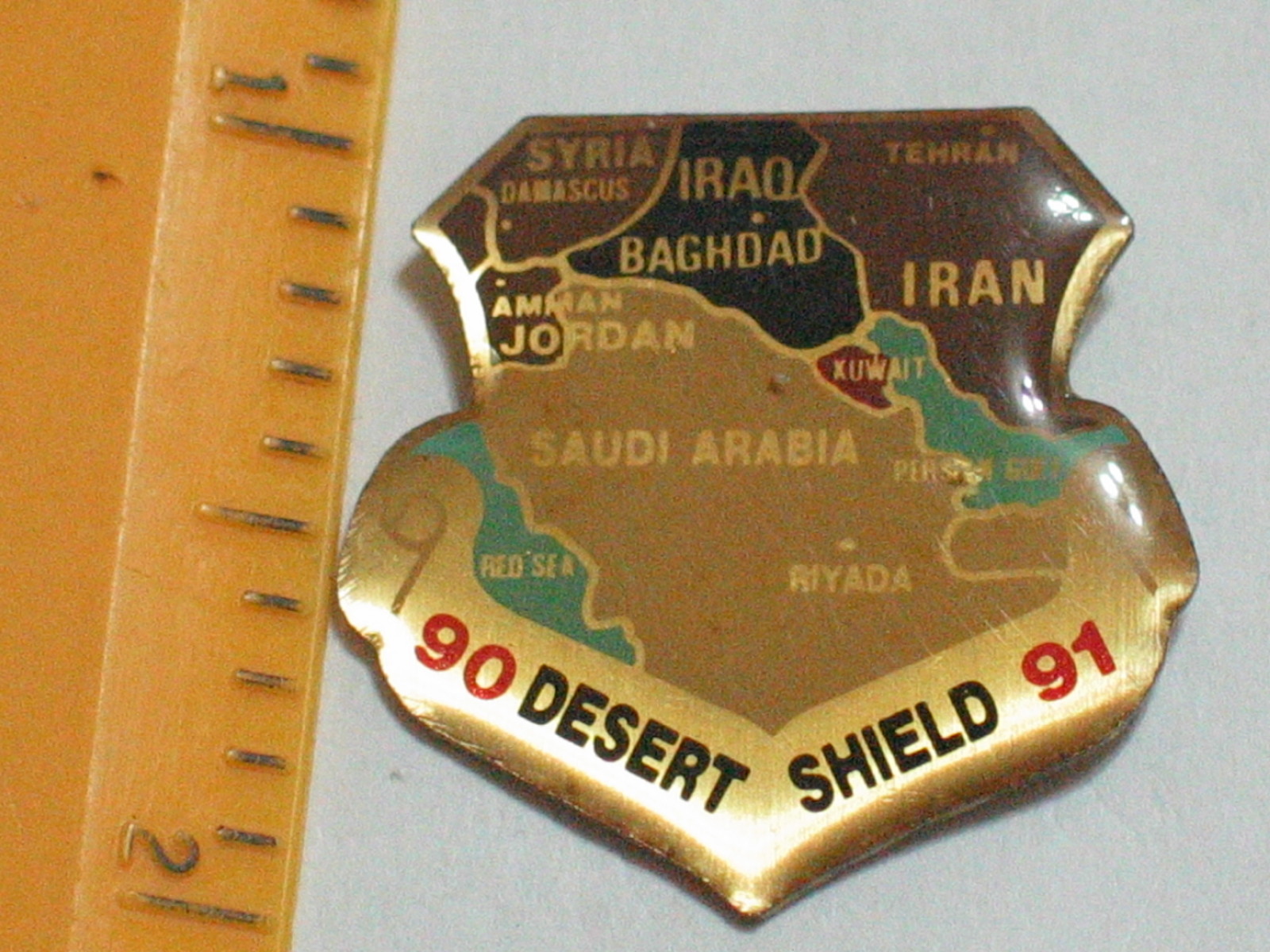 Vintage Desert Sheildl Pin 1990-1991 Vietnam Era Lapel Pin , (133) (**)