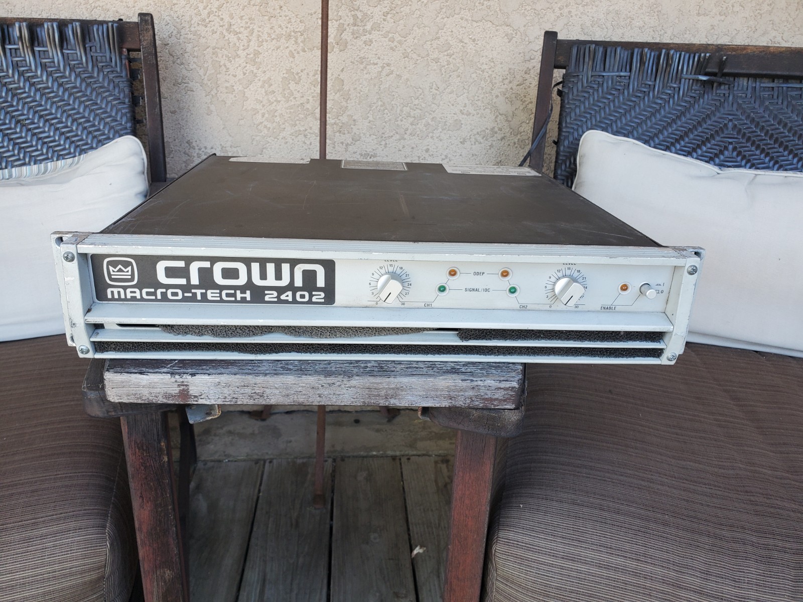 Crown Macro-Tech 2402 Power Amplifier Working Well Big Power Video