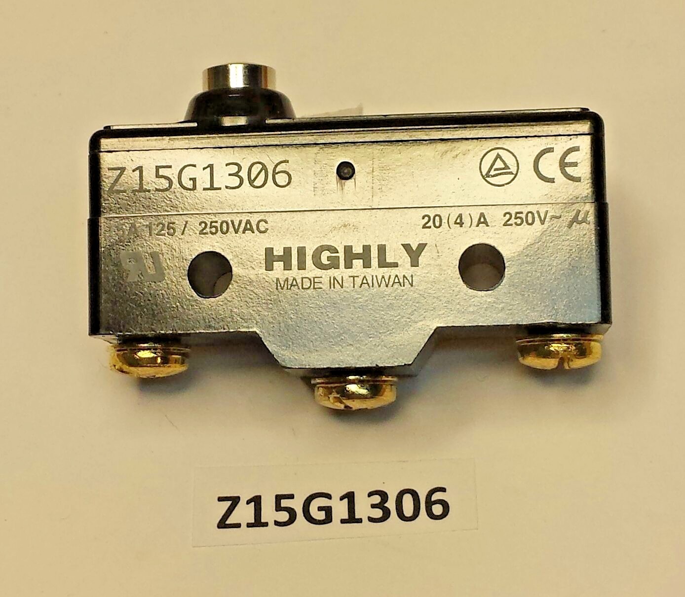 Z15G1306 Highly momentary button snap action SPDT 15 Amp 250 VAC screw terminals