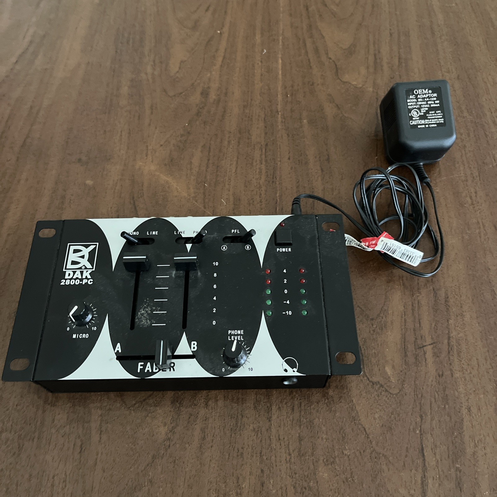 DAK 2800-pc Phono Preamp Interface Mixer 12v with Adapter