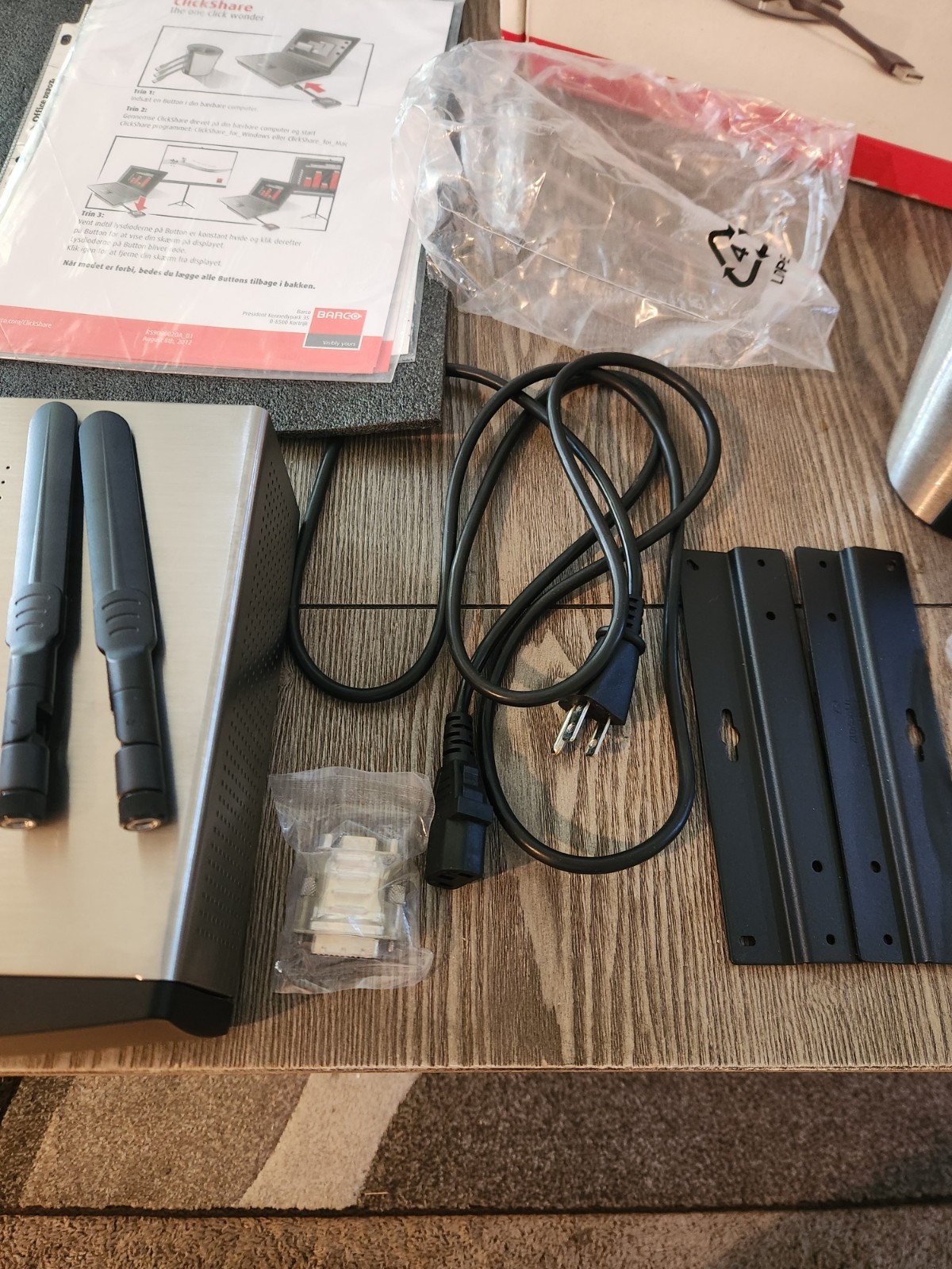 Barco Clickshare R9861006BNA Wireless Presentation System w/4 Buttons & Holder