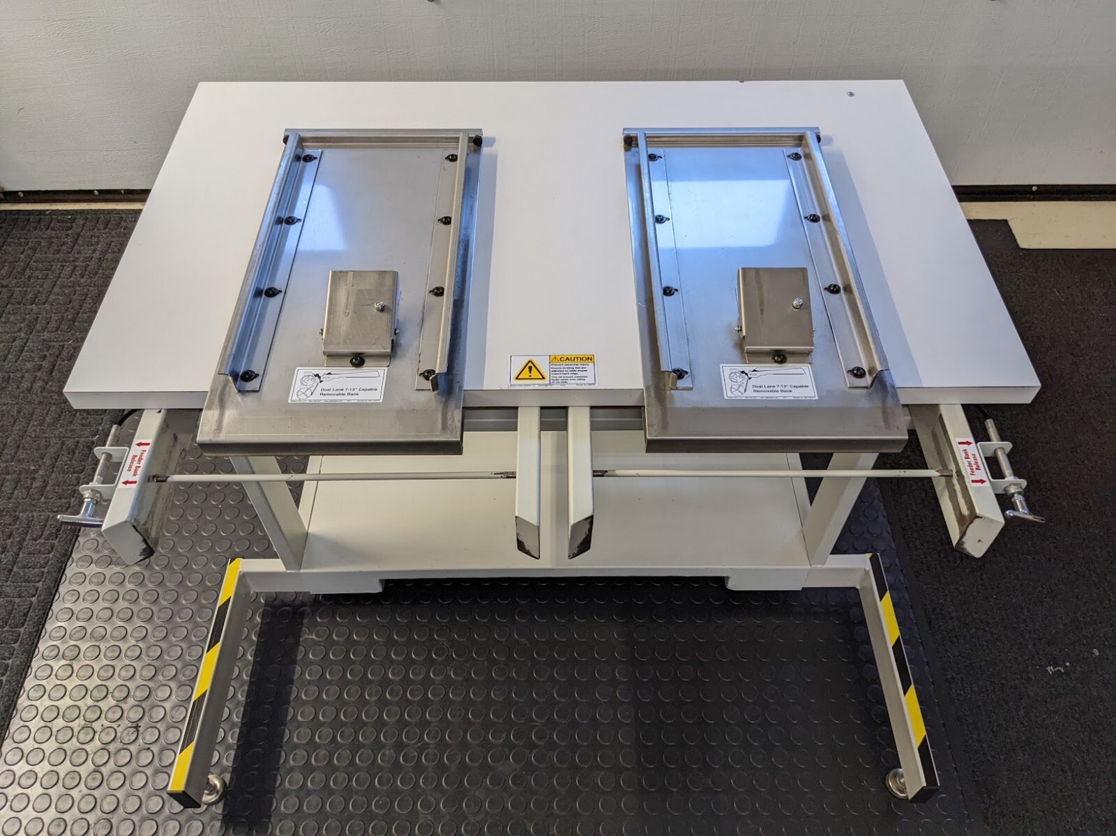 Universal Instruments Genesis Advantis Feeder Bank Change Storage Table
