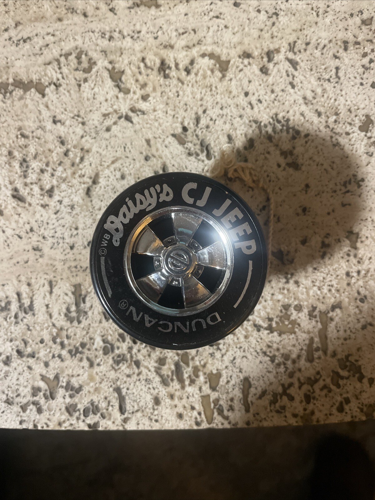 RARE VINTAGE-THE DUKES OF HAZZARD-DAISYS CJ JEEP  DUNCAN WHEEL YO-YO 1981