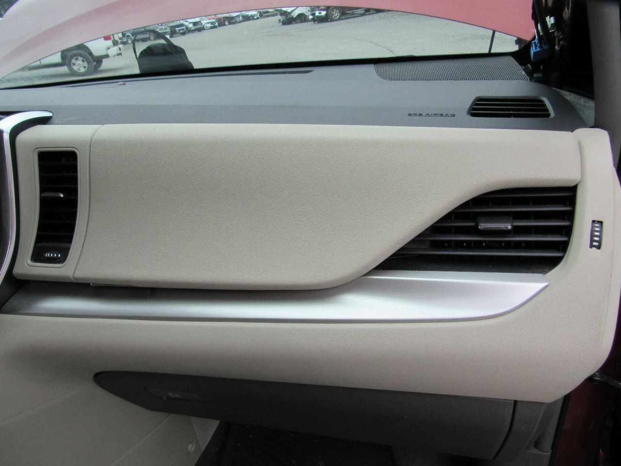 SIENNA    2018 Glove Box 1064388