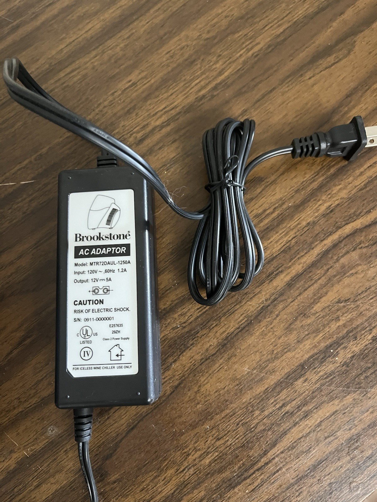 Brookstone Iceless Wine Chiller Works w Manual & Cord – Missing Insulator