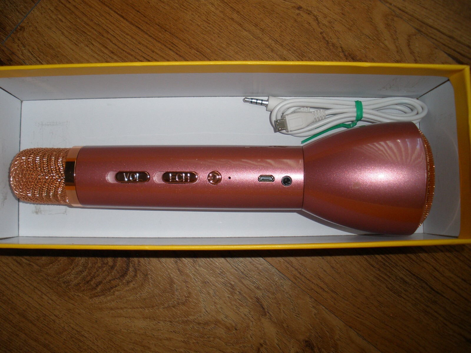 Individual Karaoke Player Microphone K098, NEW