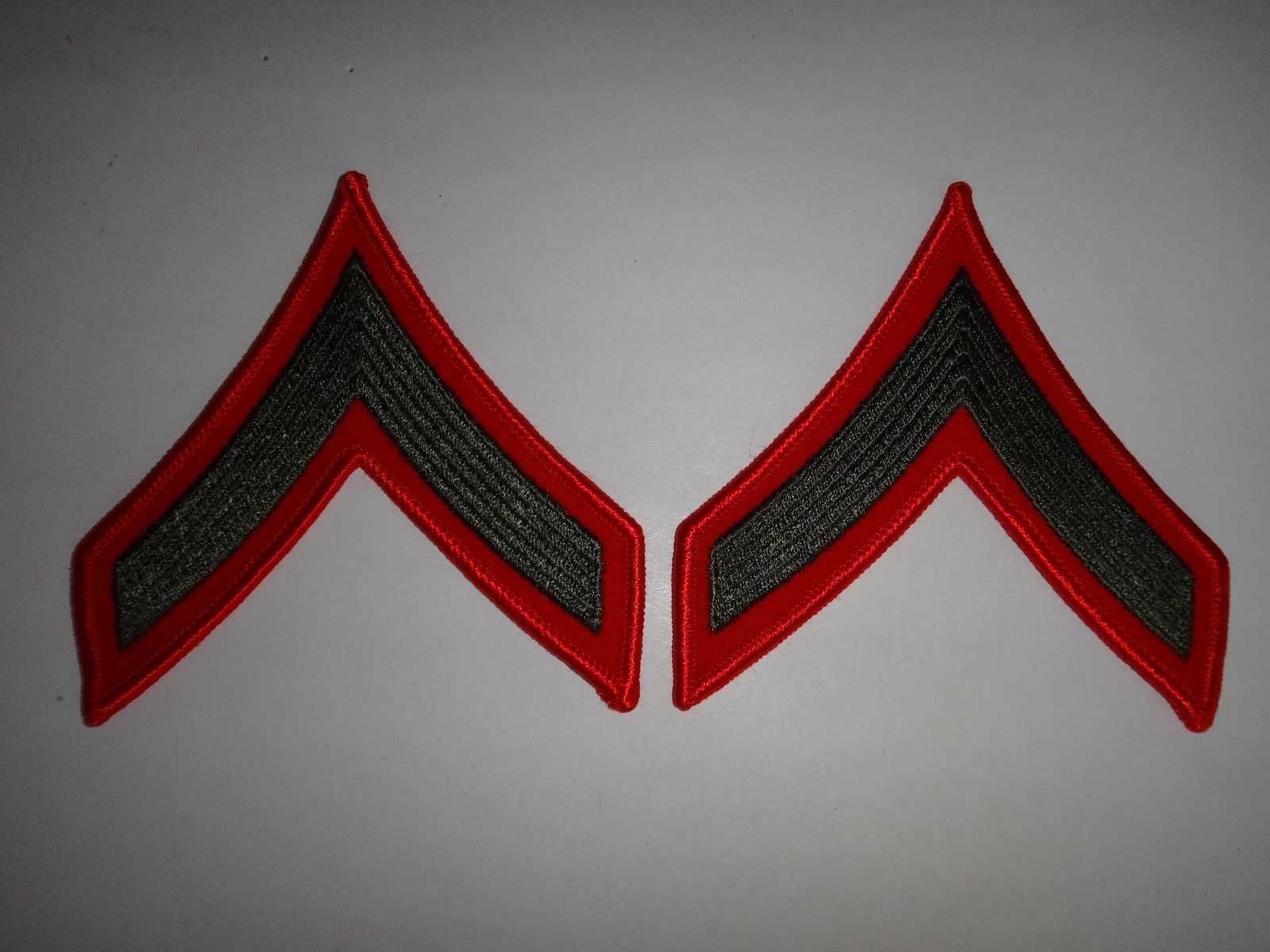 Pair Of USMC Marine PRIVATE 1st FIRST CLASS E-2 Olive On Scarlet Large Chevrons