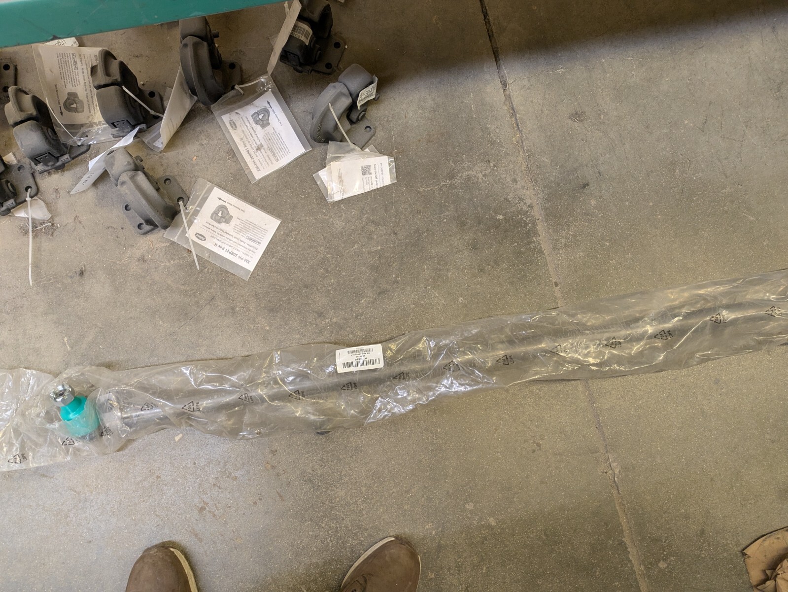 GENUINE NEW OEM MERITOR TIE ROD ASSEMBLY WITH ENDS R230580
