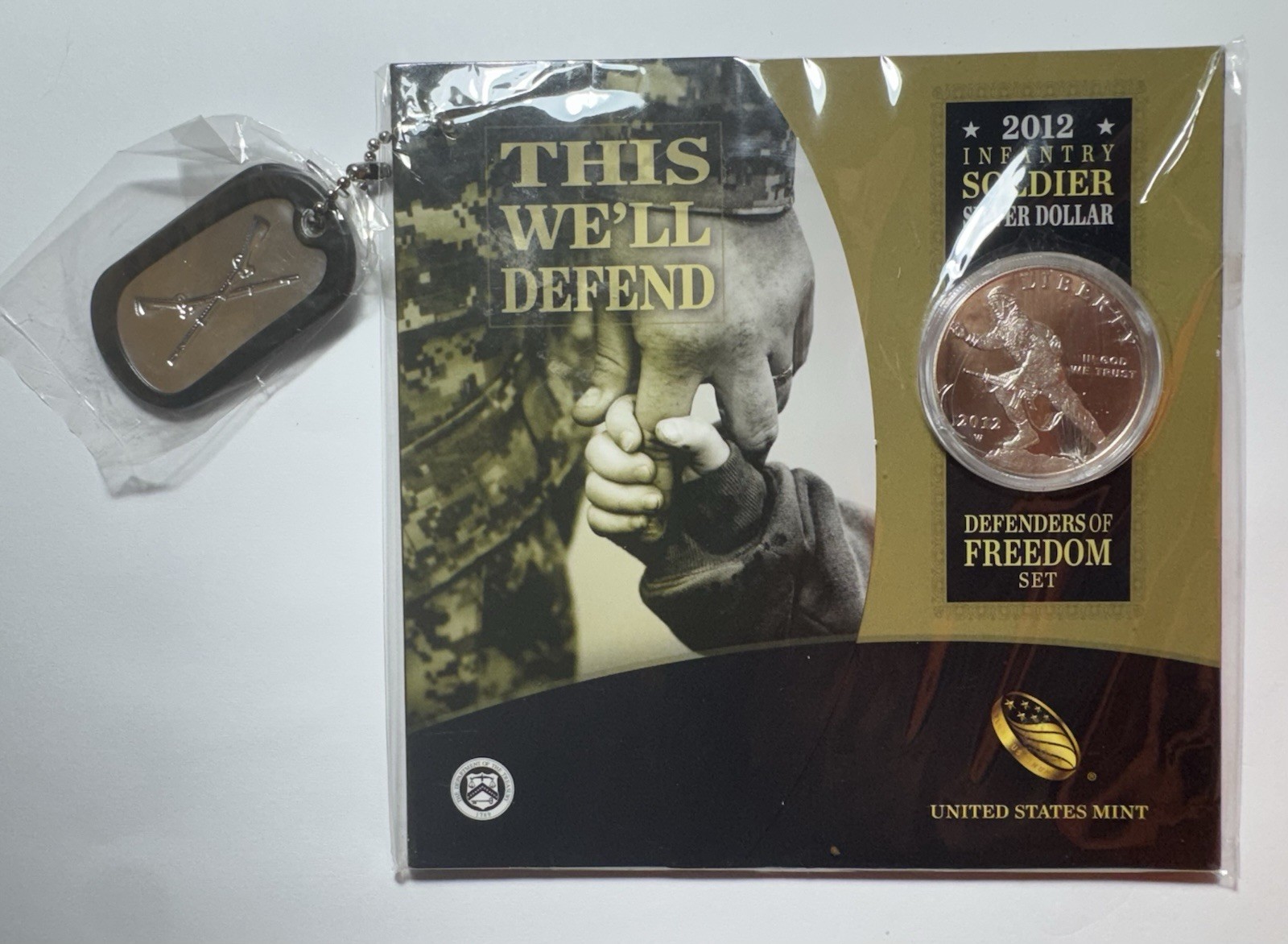 2012 INFANTRY SOLDIER 1 Oz SILVER DOLLAR DEFENDERS OF FREEDOM SET W/ DOG TAG