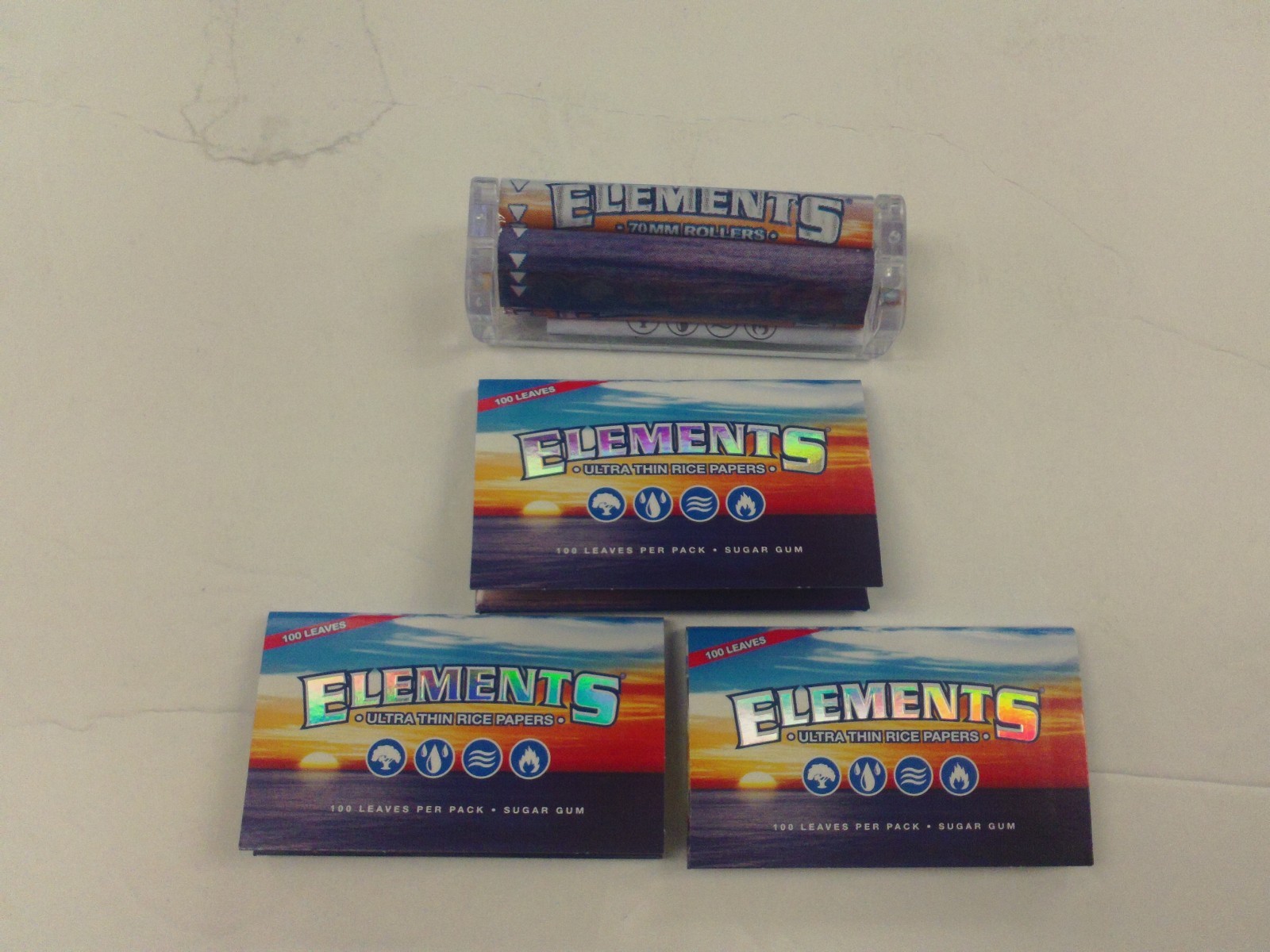 ELEMENTS CIGARETTE PAPER SINGLE WIDE 300 COUNT / ELEMENTS 70MM CIGARETTE ROLLER