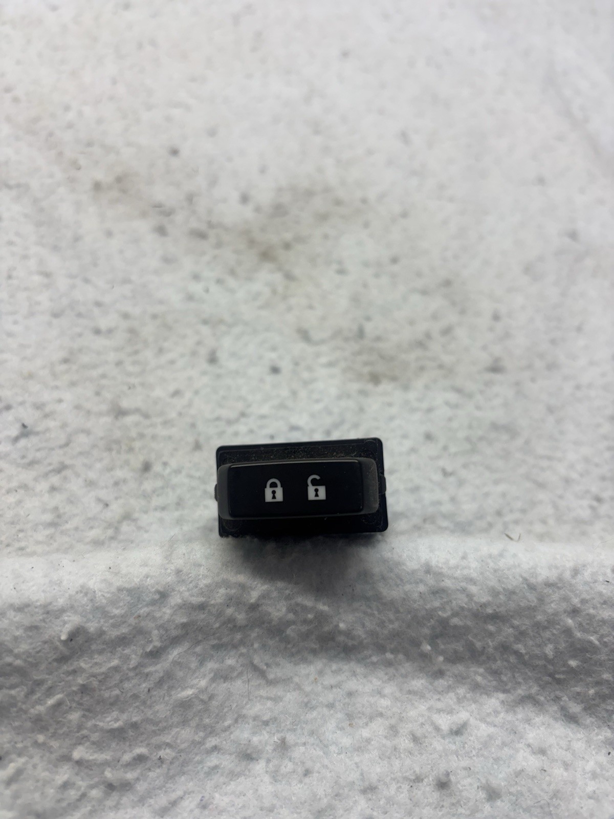 13-14-15-16  CHEVROLET TRAX/  DOOR LOCK CONTROL/ SWITCH/ BUTTON.OEM