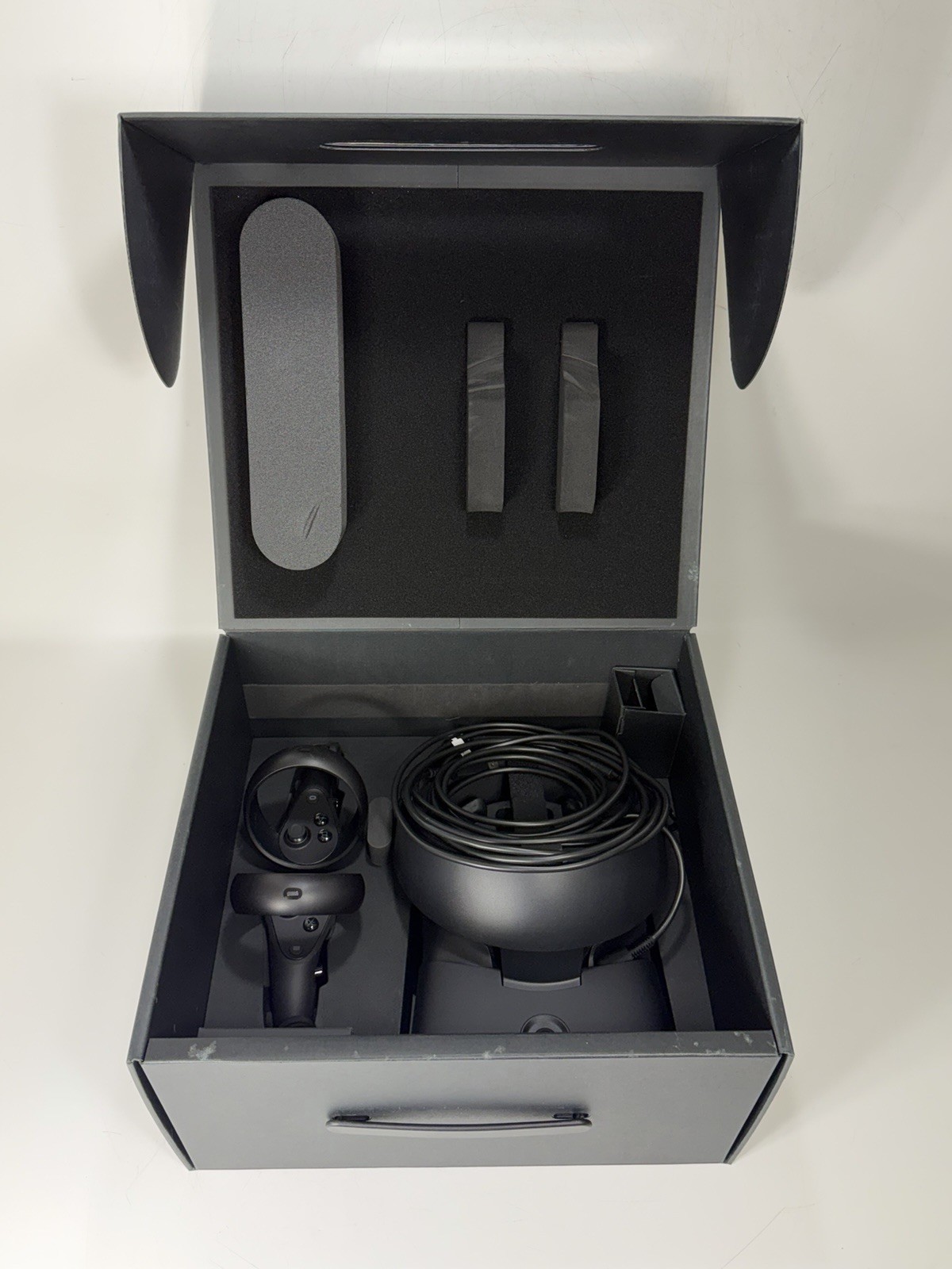 Oculus Rift S PC-Powered VR Gaming Headset - Full Set in Original Box