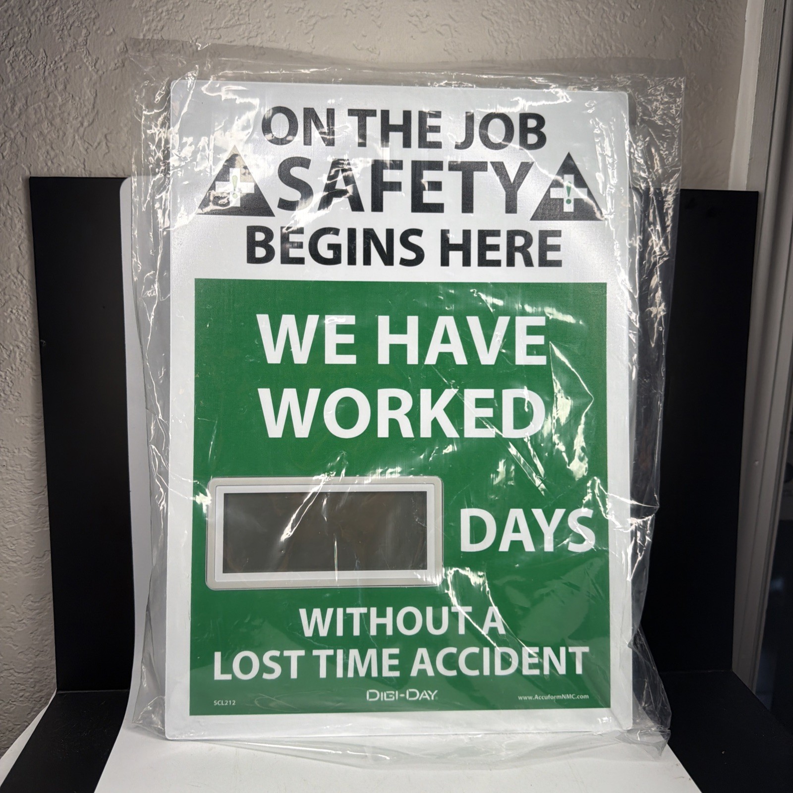 Accuformnmc Mini Digi-Day Battery Powered Electronic Safety Scoreboard SCL212