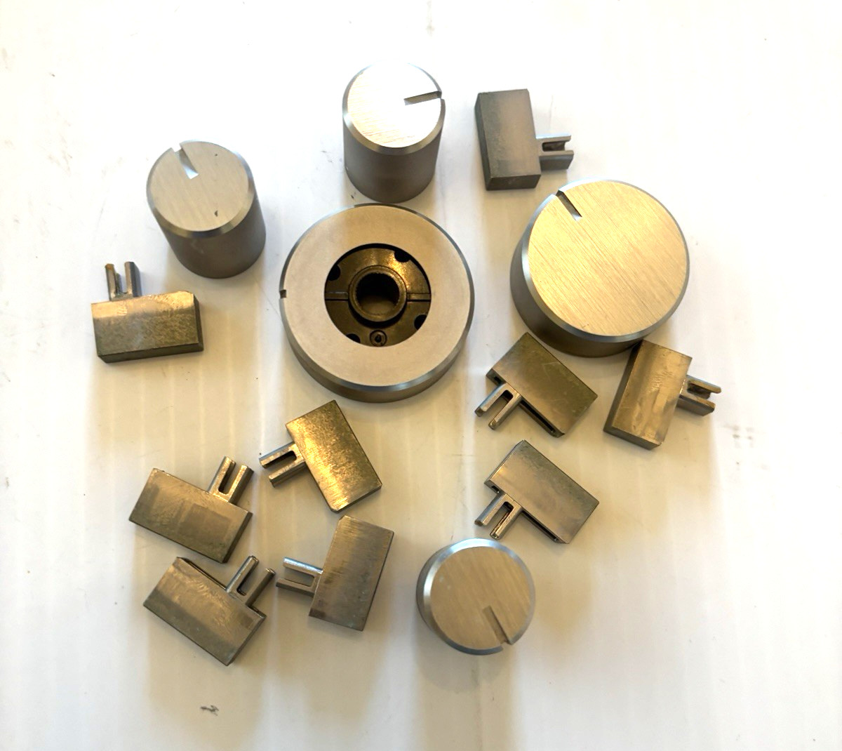 MCS 3260 - AM/FM Stereo Receiver - KNOB LOT KNOBS