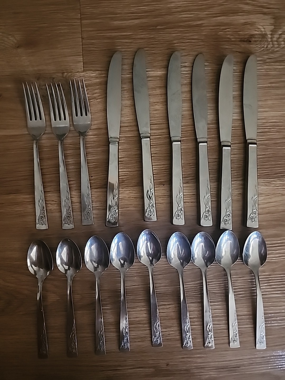 18 Piece Lot - Oneida COBBLESTONE Daffodil Stanhome Stainless Flatware