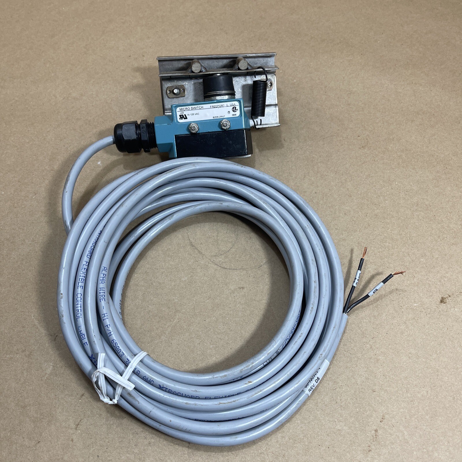 Honeywell BZE6-2TN72 Micro Switch With 20 Ft Alpha Wire-H1 65803 3C 18 AWG