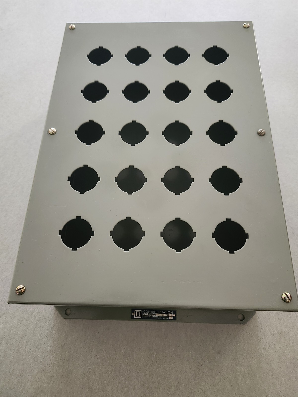 SQD 9001 TYPE KYA-20 20 HOLE HEAVY DUTY PUSH BUTTON ENCLOSURE
