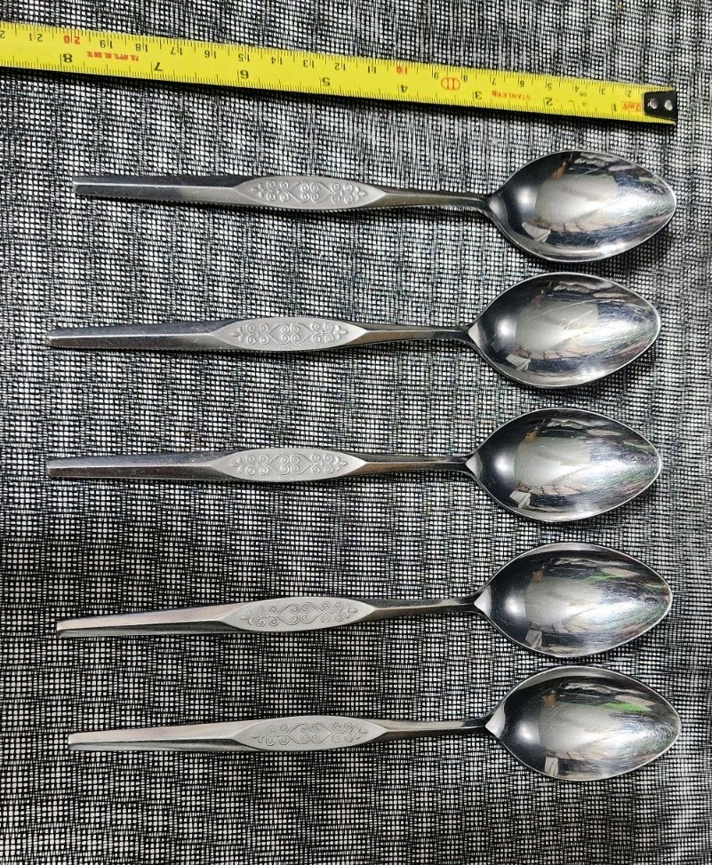 😎LOT OF 5 DISCOUNTED VINTAGE MONTREAUX BY NASCO PLACE/ OVAL SOUP SPOONS🍲