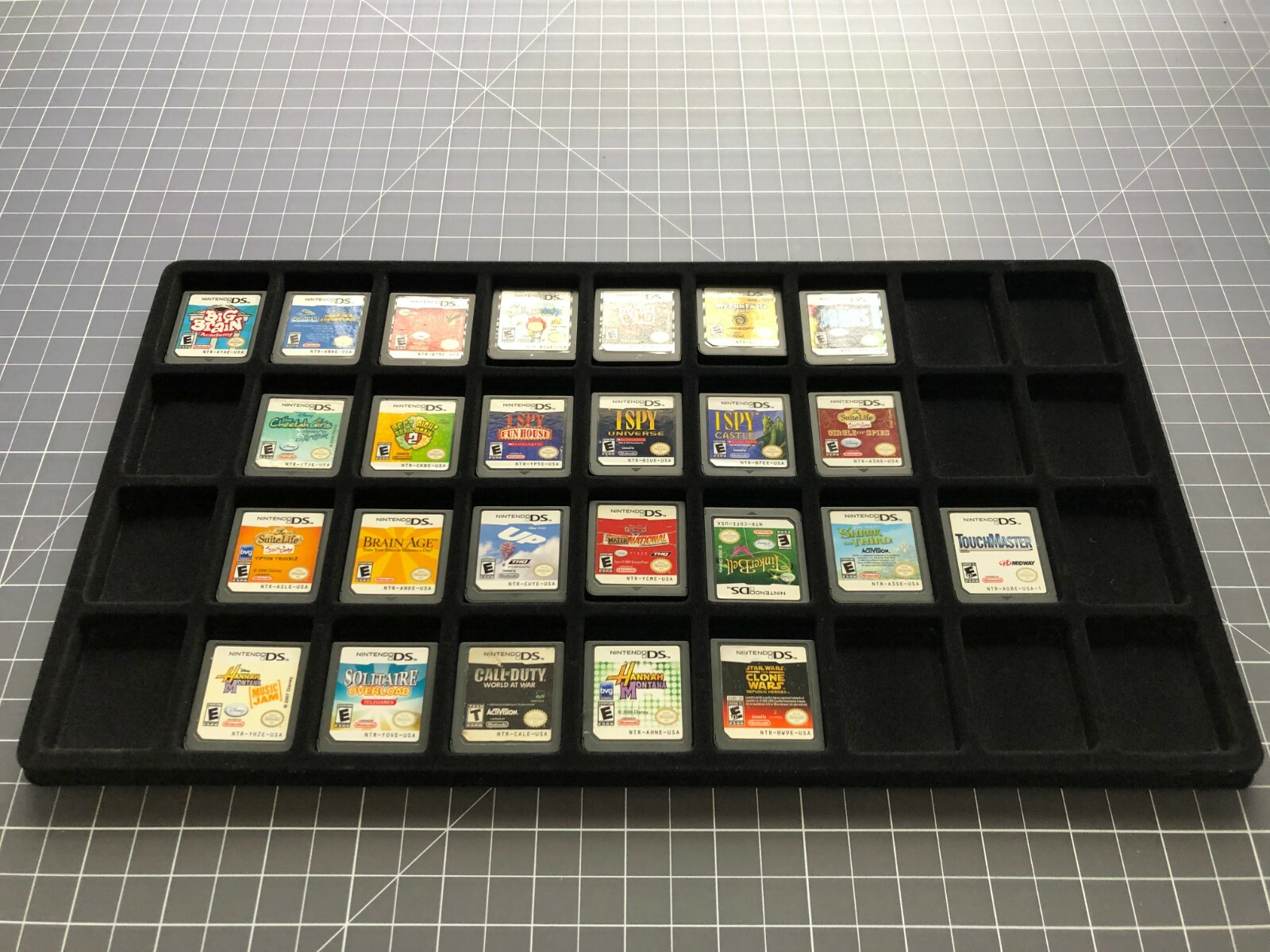 Nintendo DS / 3DS Display Tray (Case Inserts) (Holds 32 Games) NEW