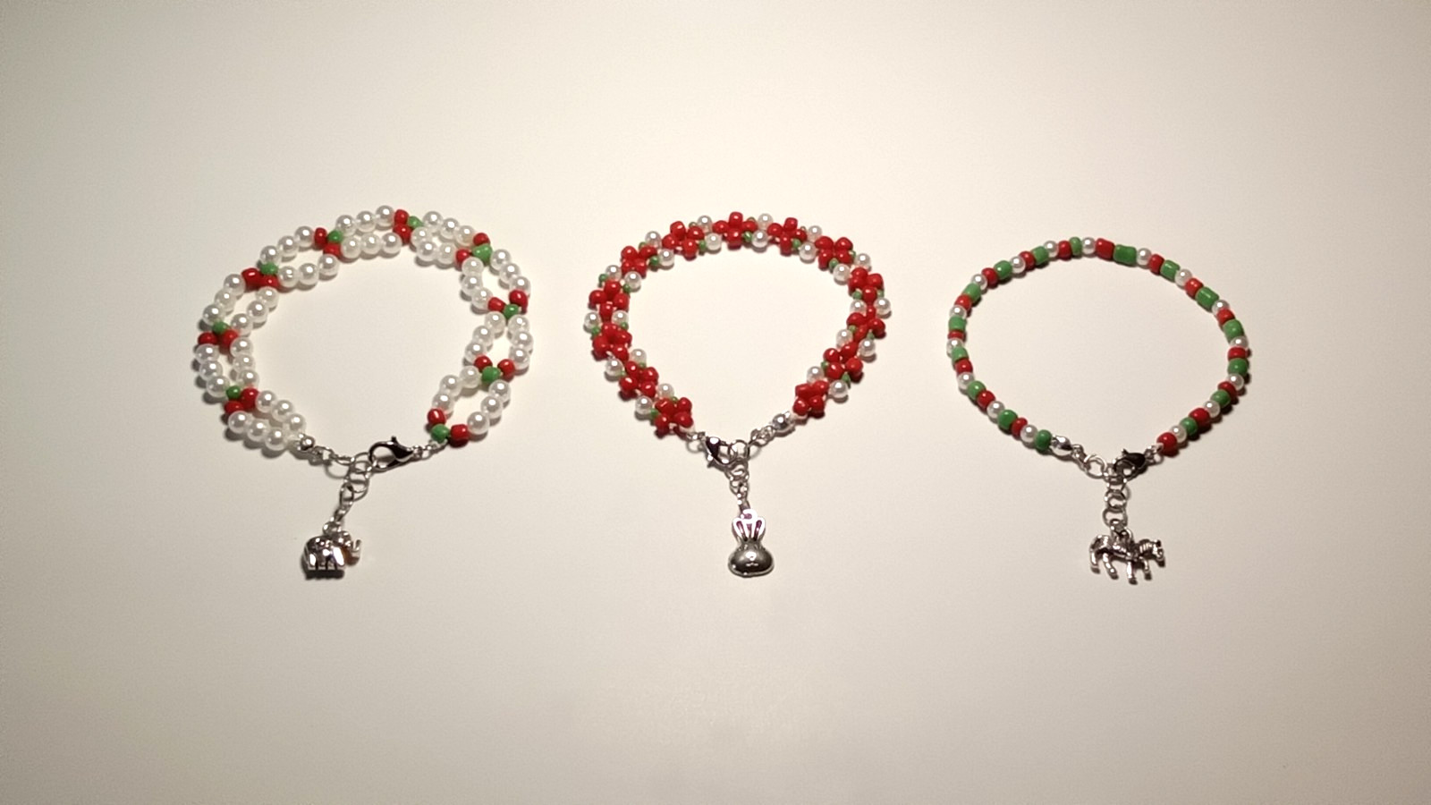 DAINTY GLASS & FAUX PEARL ADJUSTABLE BEADED BRACELETS RED, WHITE & GREEN
