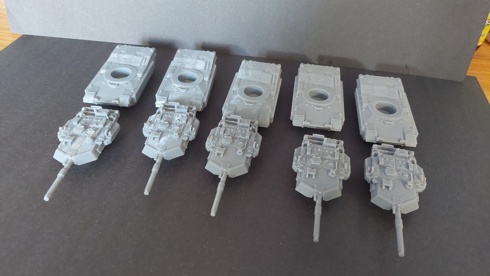 HO Scale U.S. M1A2 Abrams Tanks 1/87th scale miniatures